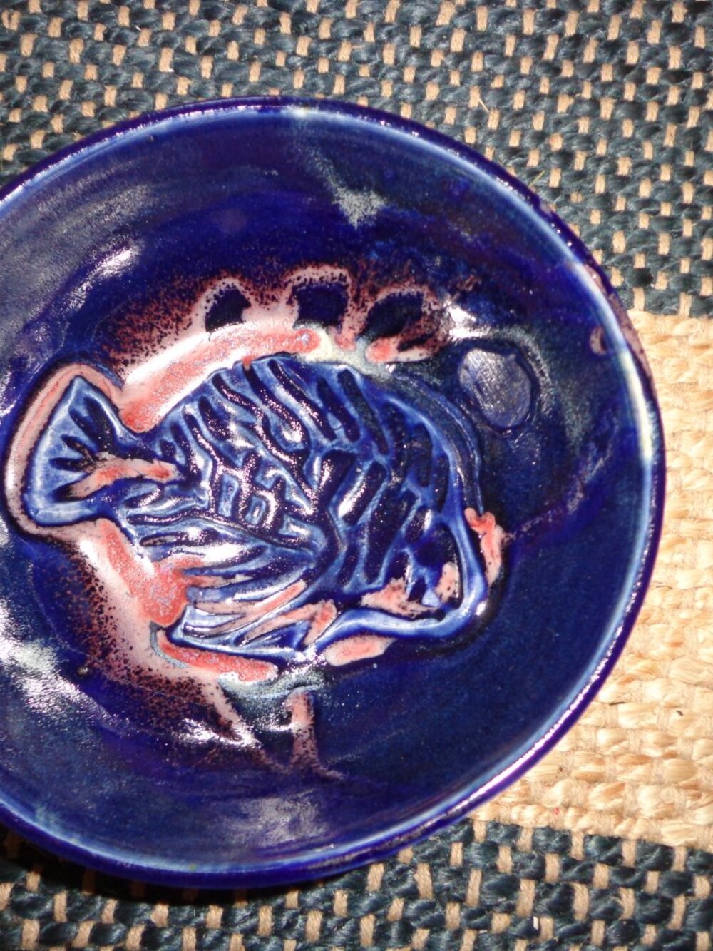 Pottery Bowl Raised Fish Round—Slightly Irregular 6"